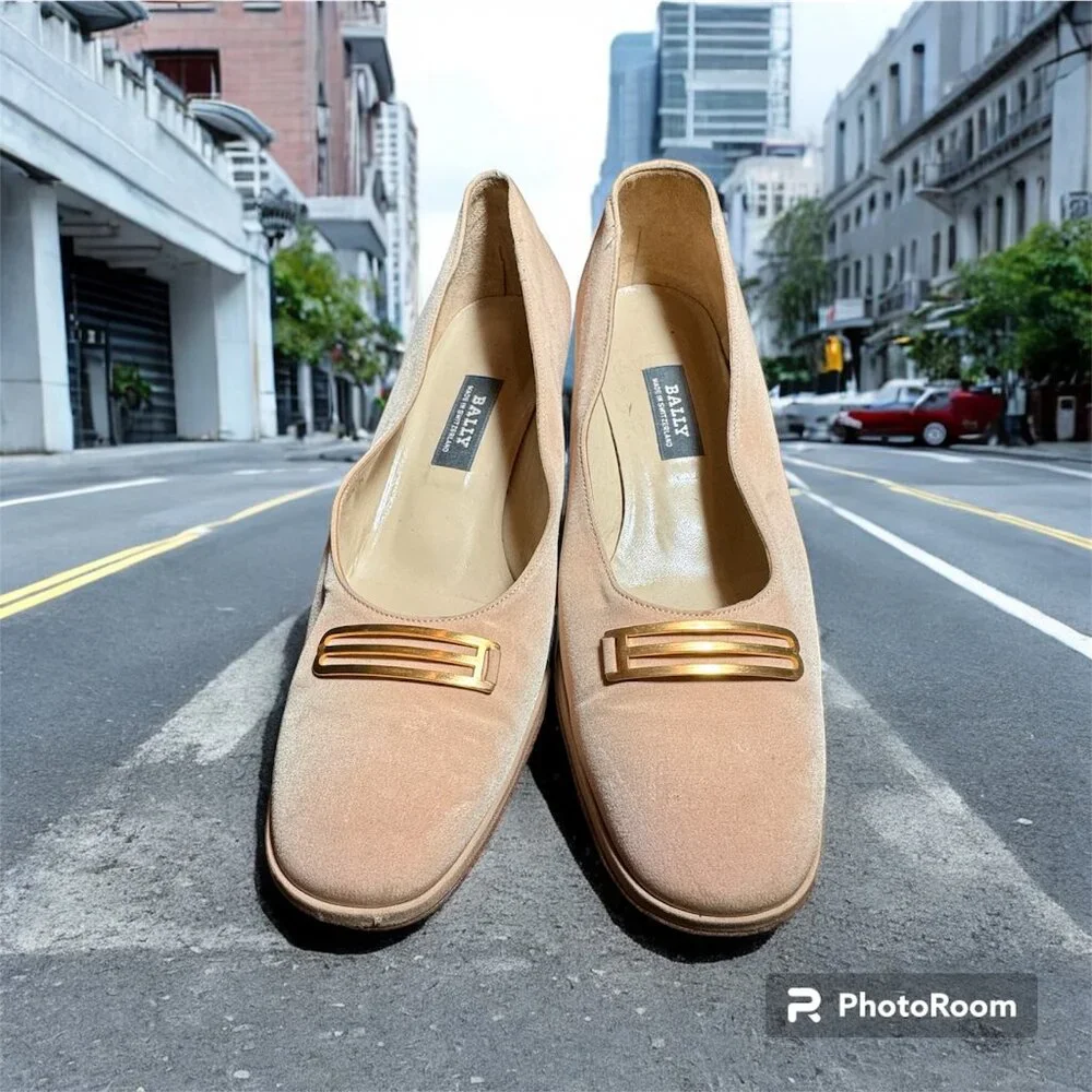 Bally Switzerland Pandar block heel pump round toe gold accent size 9